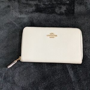 COACH Medium Zip-Around Wallet